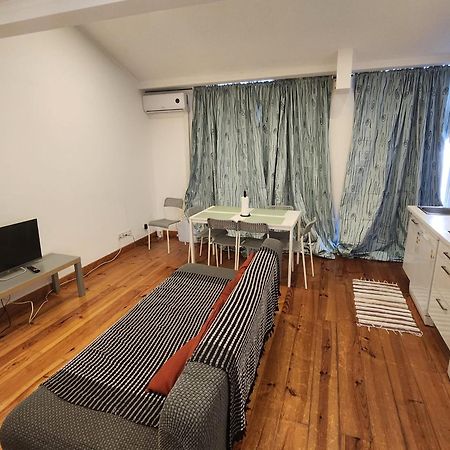 Daora Lisbon Low Cost Hostel Exterior photo